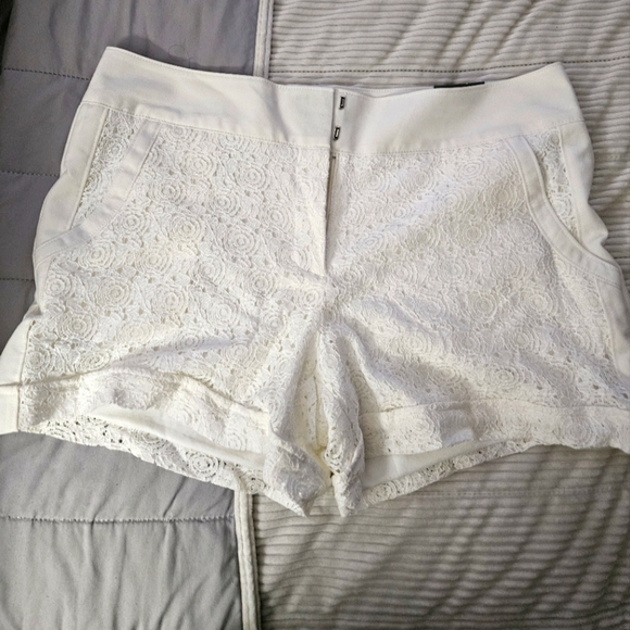 Maurices Women's White/off White Lace Shorts. NWT Size 13/14 - Picture 1 of 10
